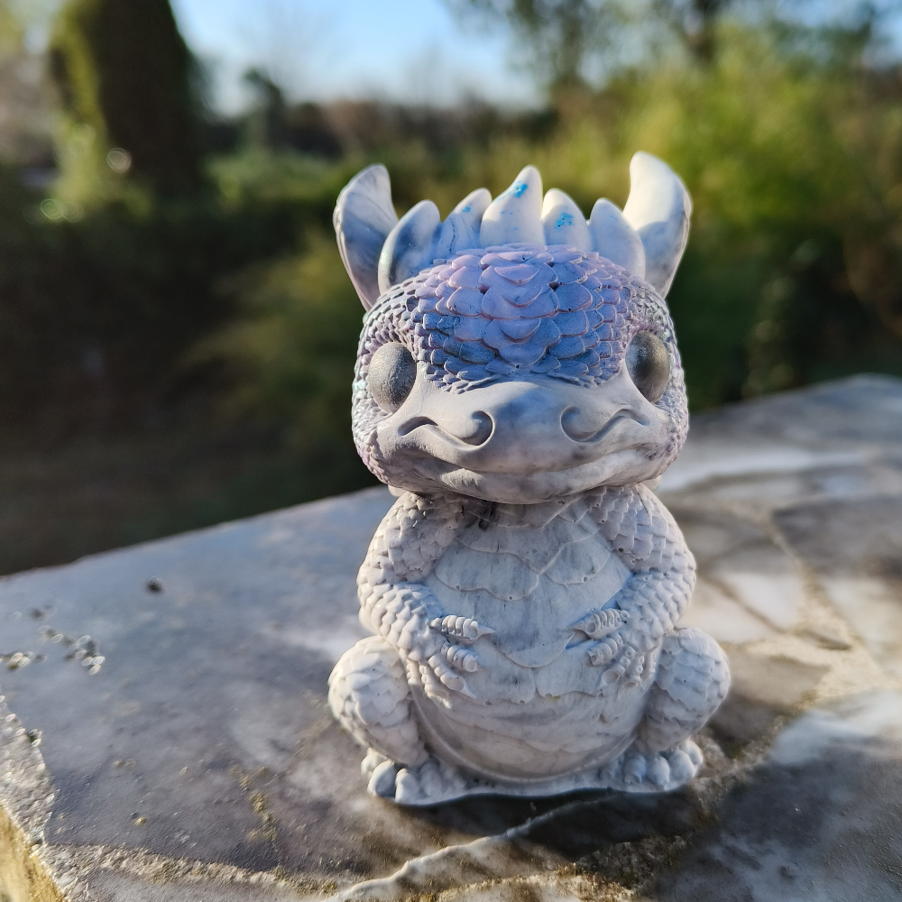 dragon violet en jesmonite par mélissanacréa