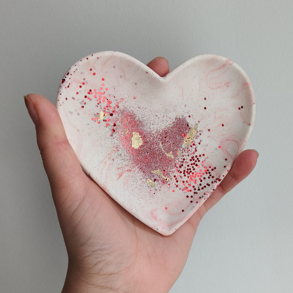 Vide poche coeur en jesmonite marbré rouge et or par melissanacrea
