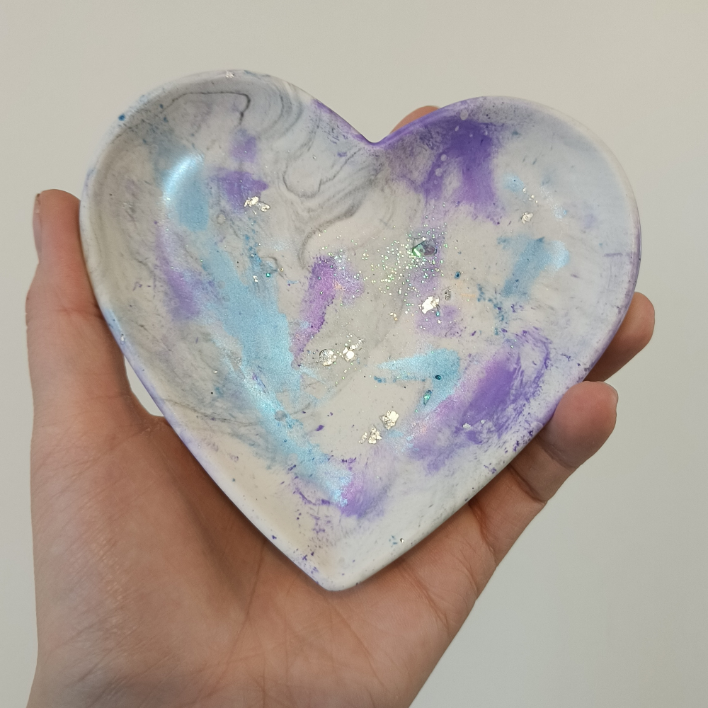 Vide poche coeur en jesmonite effet aquarelle bleutée par melissanacrea
