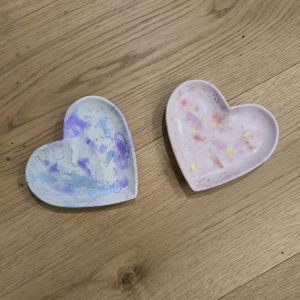 Petit vide poche coeur en jesmonite type aquarelle par melissanacrea