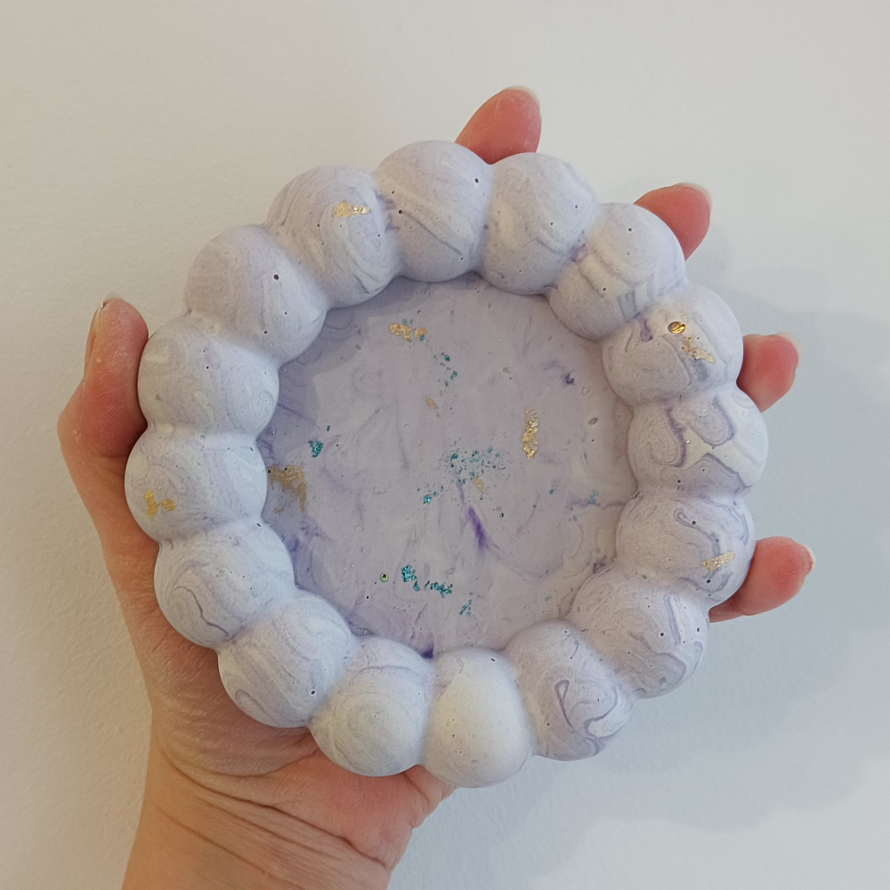 Petit vide poche rond bubble marbré violet en jesmonite par melissanacrea