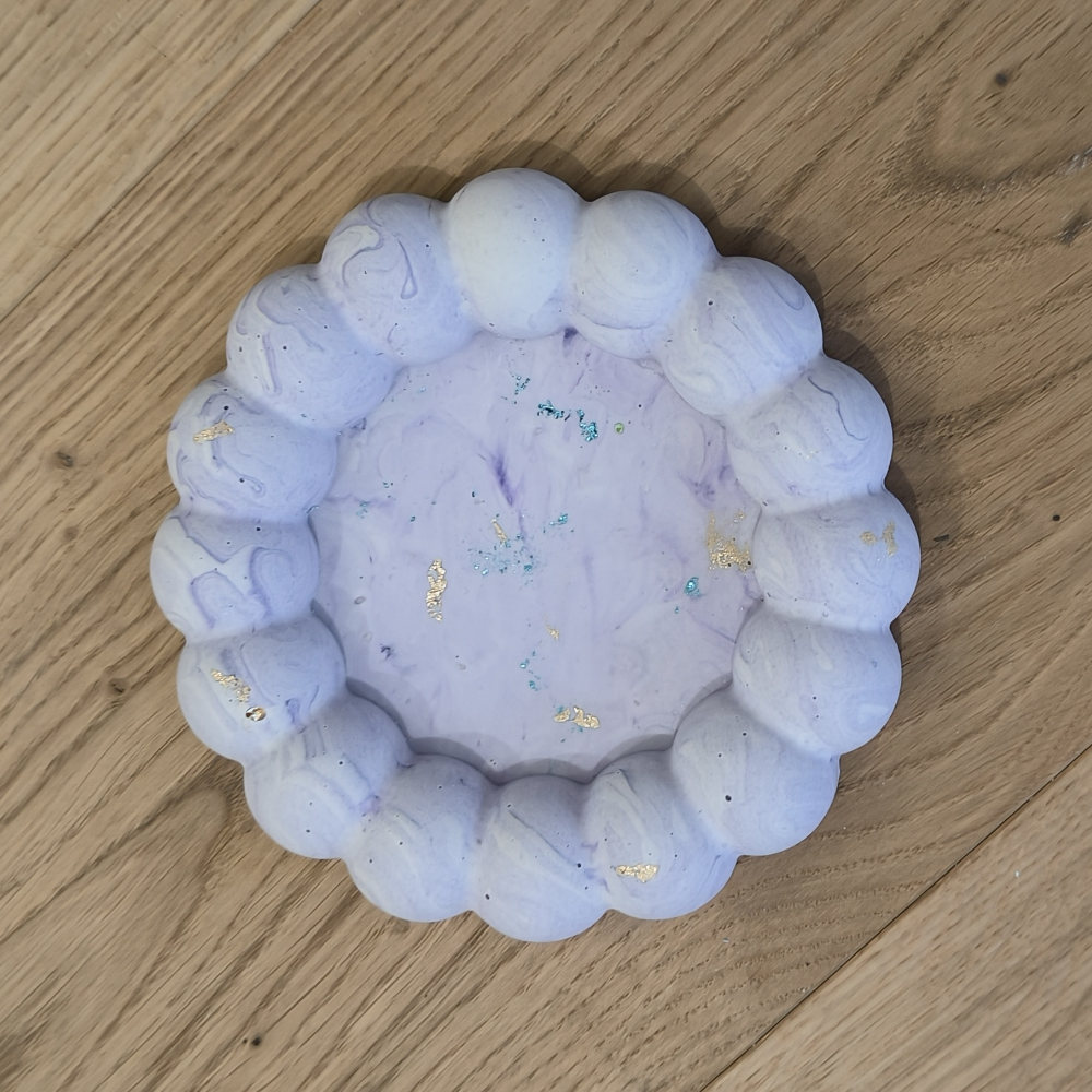 Petit vide poche rond bubble marbré violet or et turquoise en jesmonite par melissanacrea