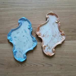 Plateau style baroque étroit en jesmonite différents coloris disponibles par melissanacrea