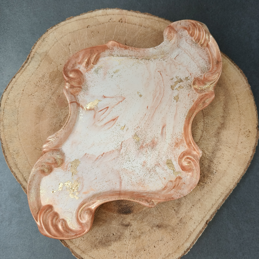 Plateau style baroque étroit en jesmonite terracotta cuivré or par melissanacrea
