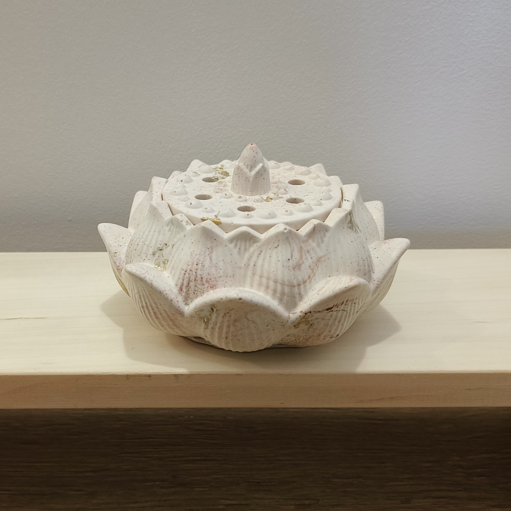 Boîte à bijoux lotus en jesmonite terracotta or et paillettes rose par melissanacrea