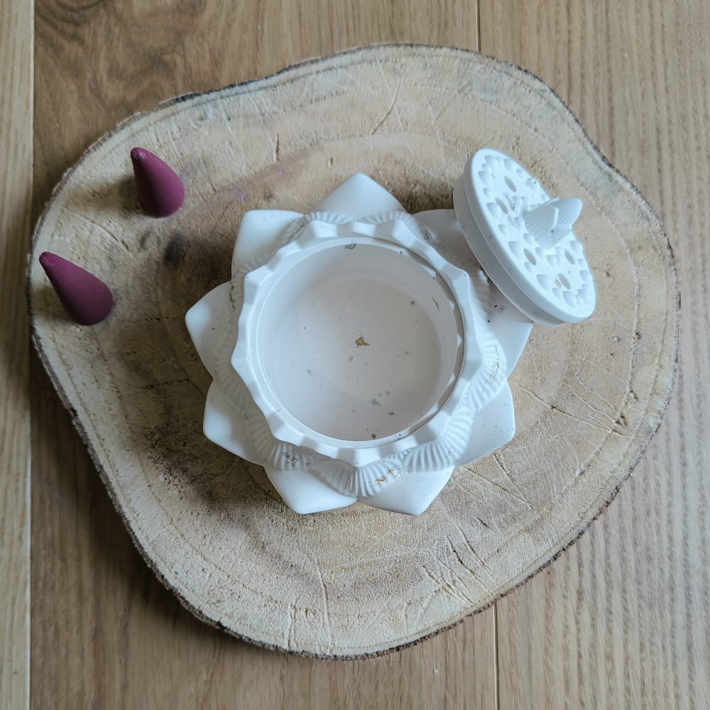 Boîte Lotus blanche personnalisable en jesmonite par Melissana
