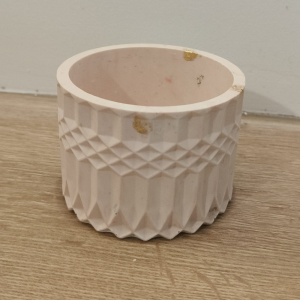 Pot géométrique rosé et or en jesmonite par melissanacrea