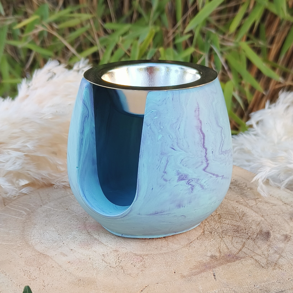 Bruleur bleu marbré violet de côté en jesmonite pour fondant par melissanacrea