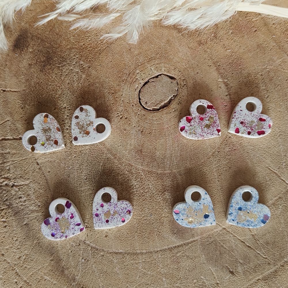 Pampille coeur dorée pailletés à la lumièreinterchangeable en jesmonite par melissanacrea
