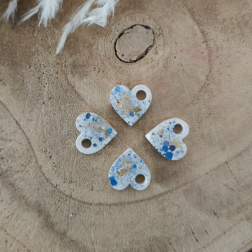 Pampille coeur dorée pailletés bleu foncée jesmonite par melissanacrea