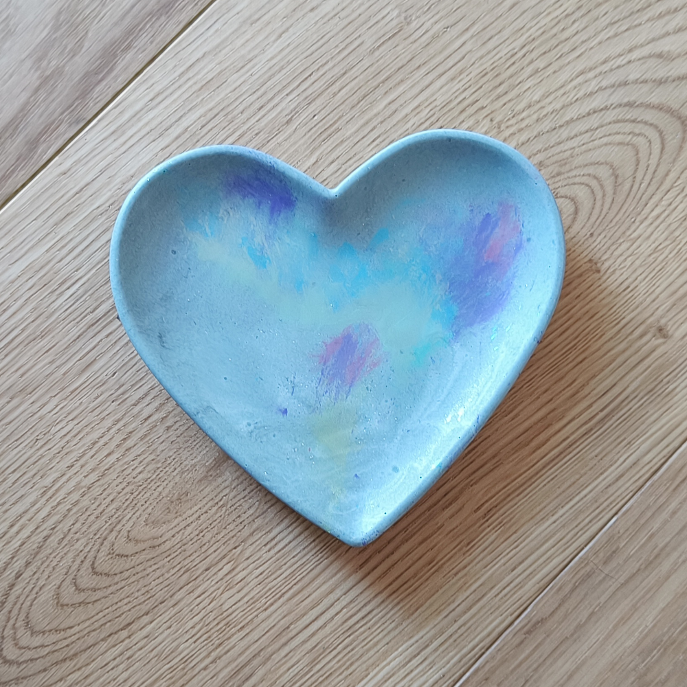 Vide poche coeur en jesmonite édition aurores boréales par melissanacrea