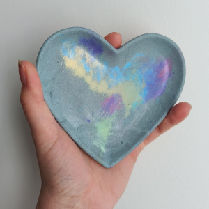Vide poche coeur à la lumière en jesmonite édition aurores boréales par melissanacrea