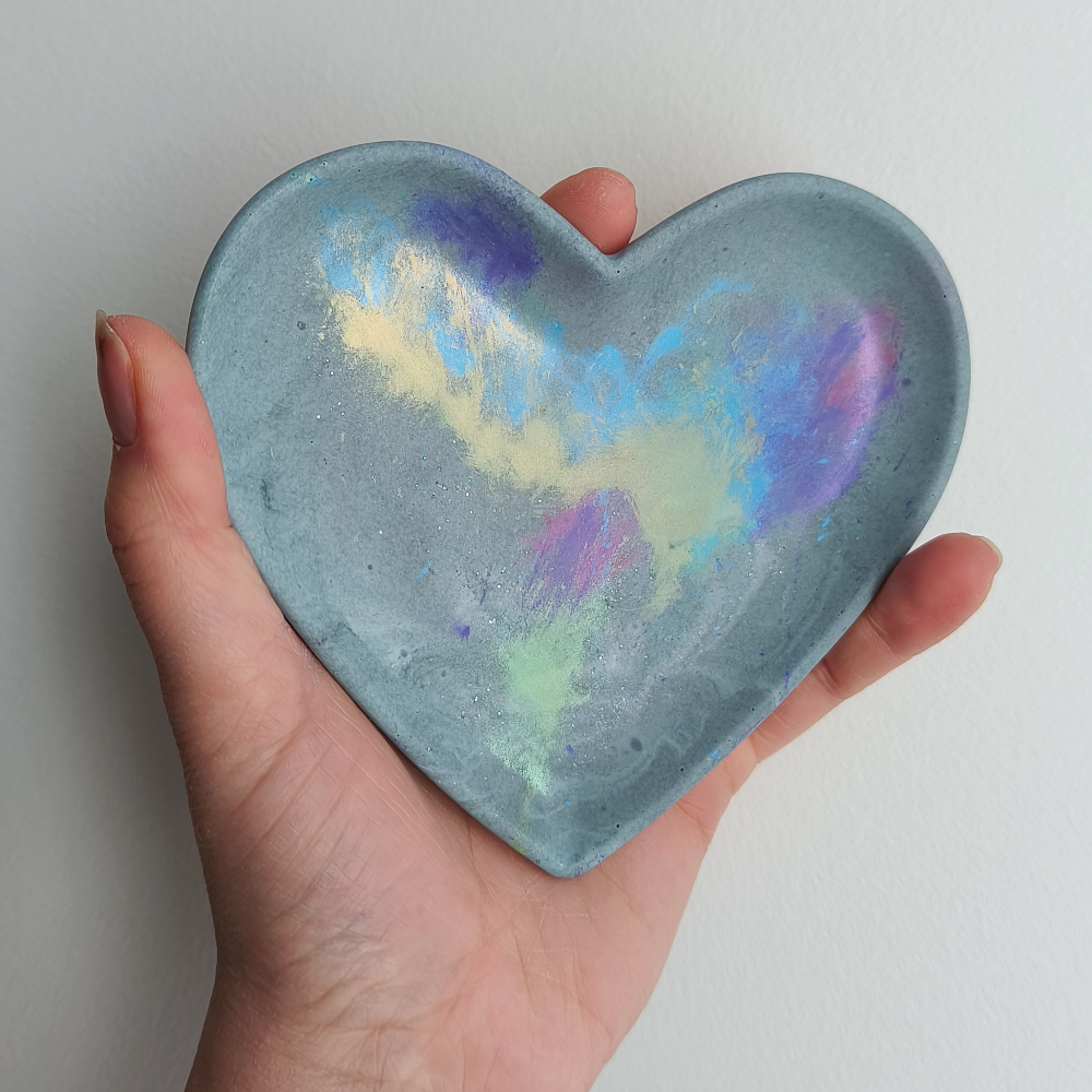 Vide poche coeur à la lumière en jesmonite édition aurores boréales par melissanacrea