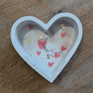 Grand vide poche coeur édition LOVE en jesmonite par melissanacrea