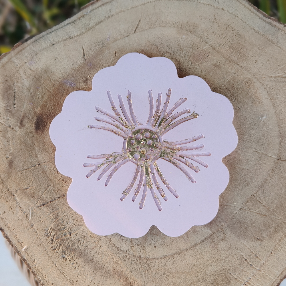 les plateaux fleurs rose en jesmonite par melissanacrea