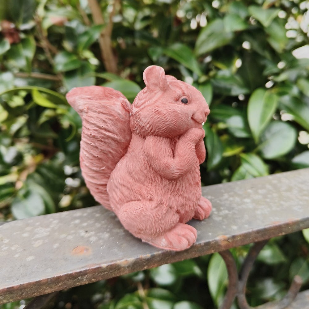 Figurine écureuil mignon en jesmonite par Mélissanacréa