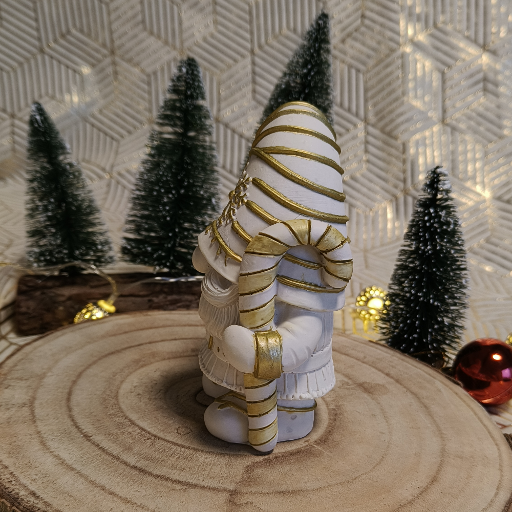 Le gnome vue de côté en jesmonite par Melissanacrea