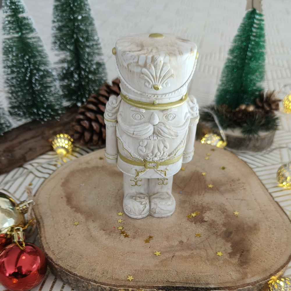 Le casse noisette en jesmonite par Melissanacrea